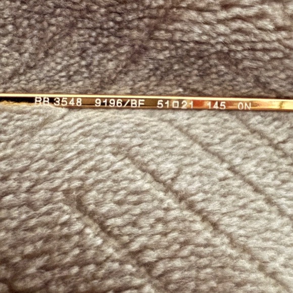 Ray-Ban Classic Gold Glasses with Black Case - Picture 6 of 6